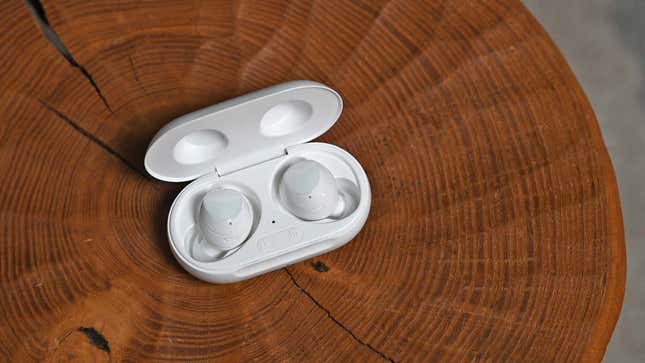 Rumors suggest that the new Galaxy Buds Pro will look more like Samsung’s standard Galaxy Buds than the more recent Galaxy Buds Live. 
