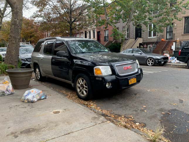 Image for article titled This GMC Envoy XUV Opens Up In Bed-Stuy