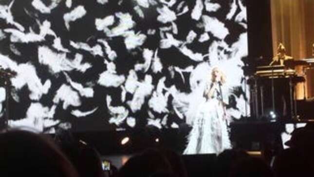 Gwen Stefani Performs New Single "Start a War"