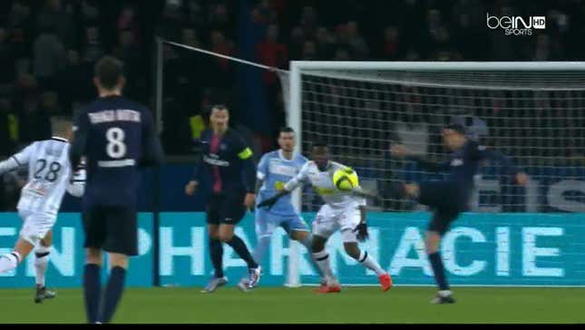 Ángel Di María Hammers Home Long-Range Volley