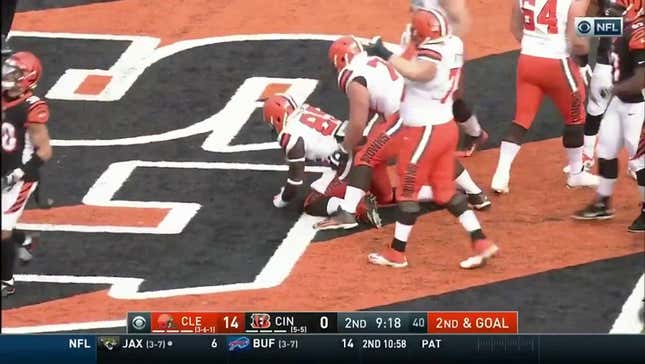 Browns Blockers Help David Njoku Crowd-Surf Into The End Zone