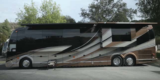 Image for article titled Would You Drive Justin Bieber's Tour Bus?