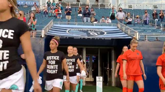 Image for article titled Kansas City NWSL Kicks Off Home Opener by Demanding Justice for Daunte Wright