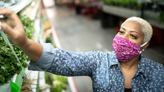 Image for article titled Grocery store owner tired of mask fighting shuts it all down