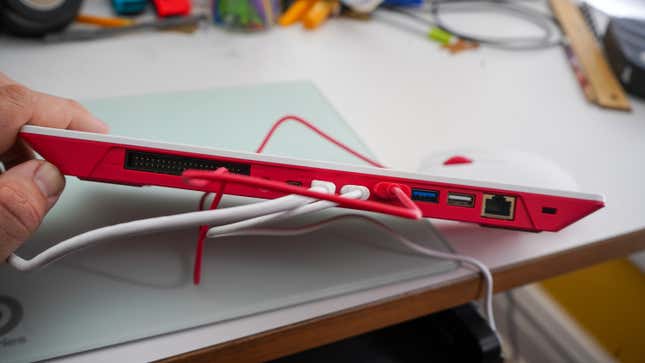 Image for article titled This Raspberry Pi-Powered Keyboard Is a Delight