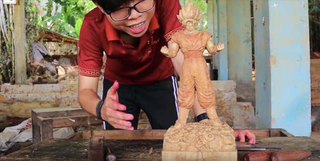 Image for article titled Watch A Dude Make Dragon Ball&#39;s Goku From Wood