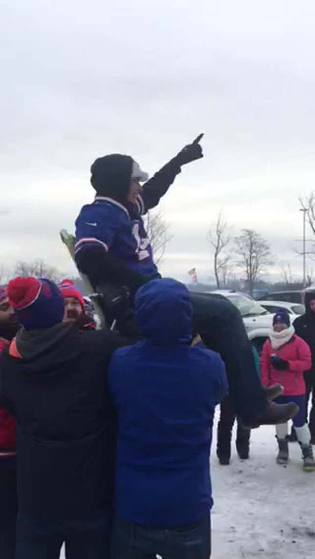 Bills Fans Combine A Hora And Keg Stand