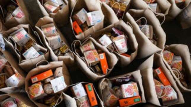 Image for article titled A List of Ways to Help People (From a Distance) During Coronavirus