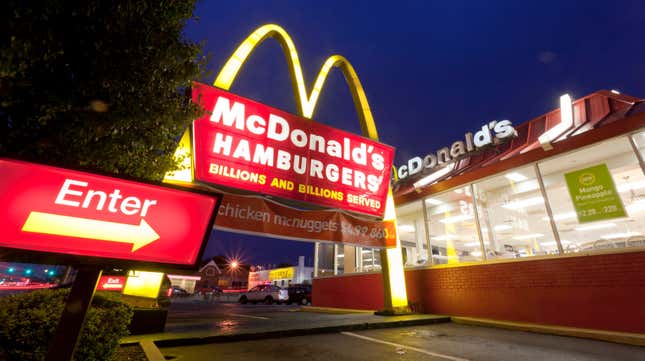 Image for article titled McDonald's employee shamed online by customer earns community support