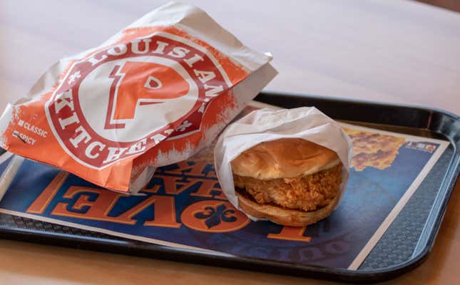 Image for article titled Man Fatally Stabbed After Cutting the Line to Buy Popeyes Chicken Sandwich