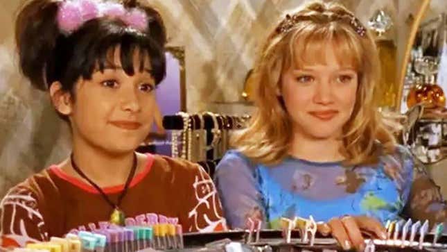 Image for article titled The Lizzie McGuire Cast and Gordo's Mustache Did a Table Read of the Bra Episode