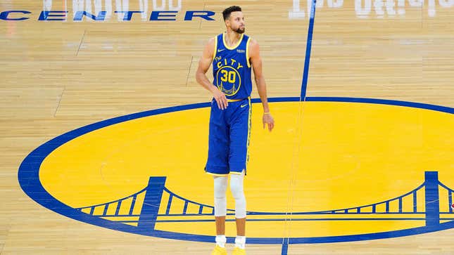 Image for article titled Steph Curry Passes Wilt Chamberlain To Become Tallest Player In Warriors Franchise History