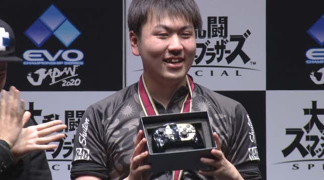 Shuto “Shuton” Moriya after being presented with a controller for winning first-place at Evo Japan’s Smash Bros. Ultimate tournament. 