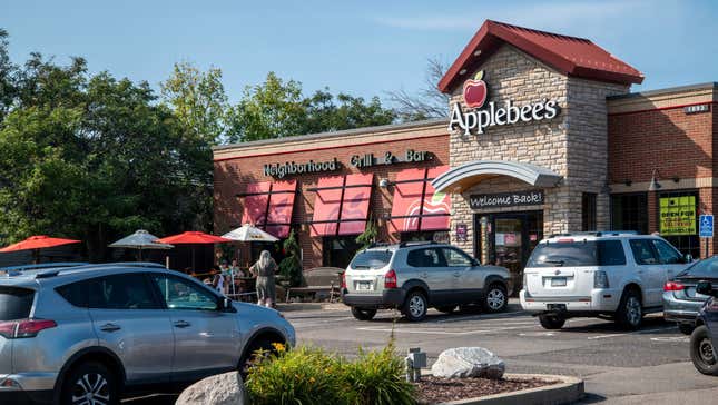 An outdoor shot of Applebee's