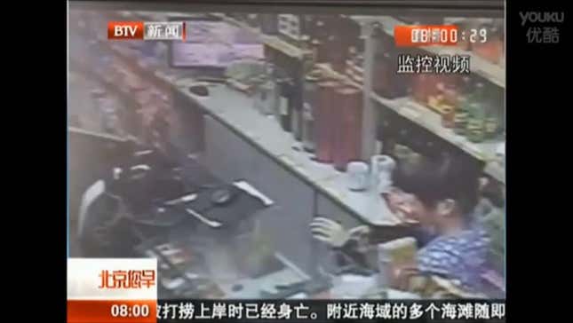 Chinese Store Clerk Gives Zero F**ks About Being Robbed