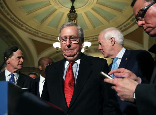 Image for article titled Senate Republicans Give Democracy The Finger, Vote To Not Allow Witnesses In Impeachment Trial