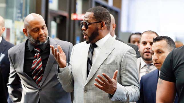 Singer R. Kelly arrives at the Leighton Criminal Courthouse on June 06, 2019 in Chicago, Illinois. 