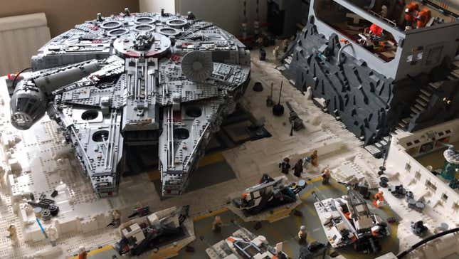 This Lego Build of The Empire Strikes Back's Echo Base Is Great