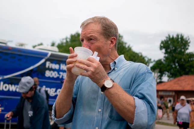 Image for article titled Last Call: Bernie eats a corn dog and other food highlights from Iowa
