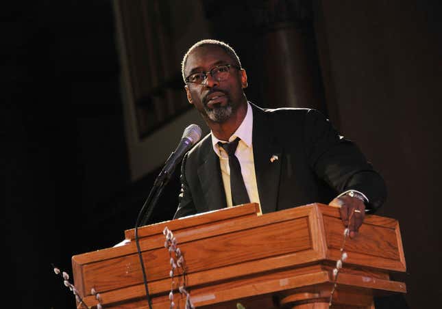 Image for article titled Isaiah Washington Comes for Barack Obama, High Fives Trump Along the Way