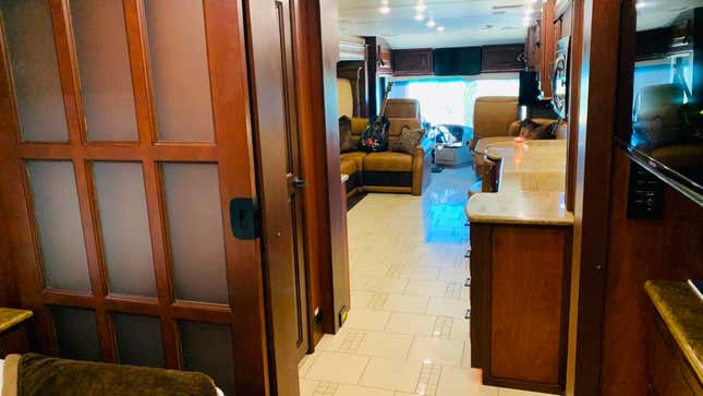 Image for article titled Bret Michaels's $170,000 Disinfected Tour RV Can Be My New Tiny Home