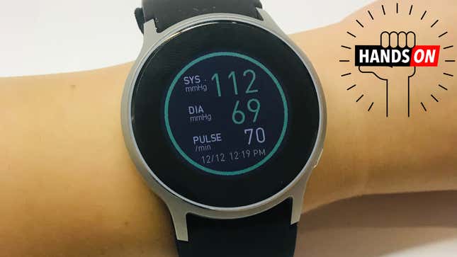 Smartwatch Omron HeartGuide takes your blood pressure