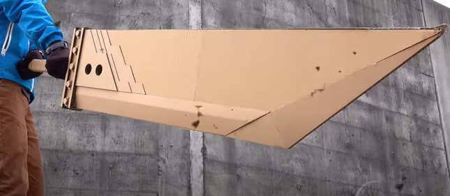 Image for article titled Man Recreates Cloud Strife&#39;s Buster Sword In Cardboard