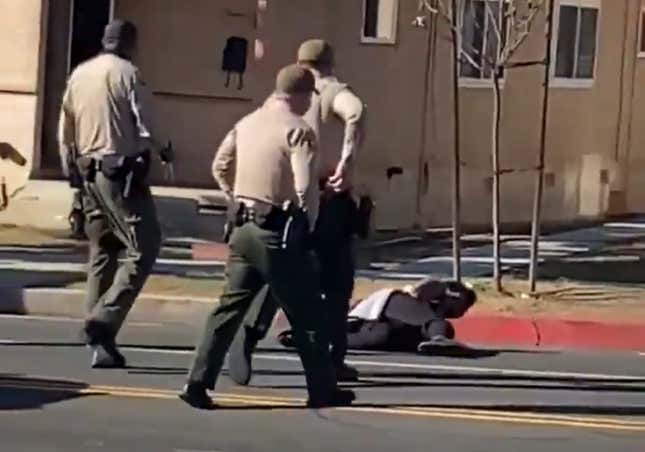 Image for article titled Los Angeles County Sheriff&#39;s Deputy Tases Black Man Who Witnesses Say Flagged Officers Down for Help