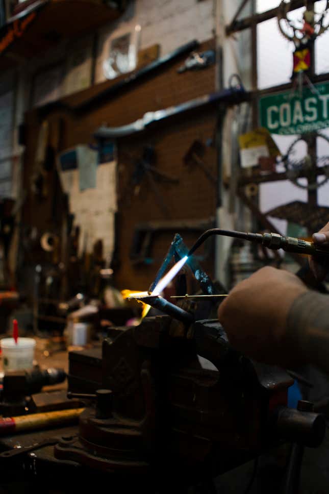 Image for article titled Here's How An Expert Framebuilder Will Repair My Horrible Old Schwinn's Snapped Frame
