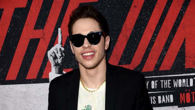 Image for article titled Pete Davidson teases SNL departure, says the show treats him like a &quot;big dumb idiot&quot;