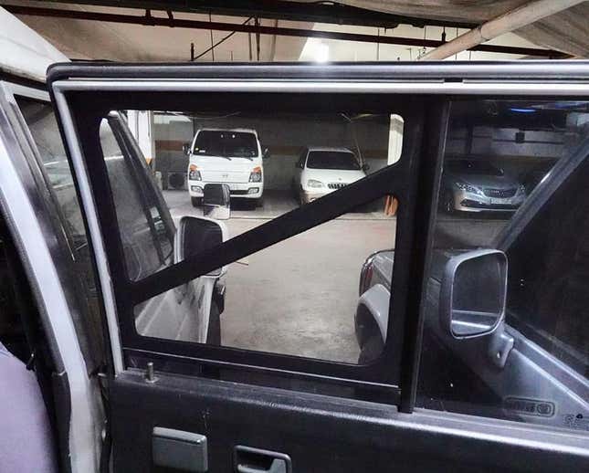 Image for article titled Mitsubishi's Mosquito Window For Cars Didn't Catch On But It's Still Cool