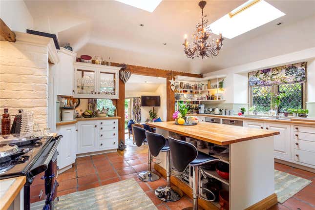 Image for article titled Let's Move to This Tasteful Ancient Manor House