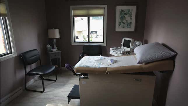 Image for article titled The Coronavirus Pandemic Is Forcing Abortion Providers to Make Impossible Decisions