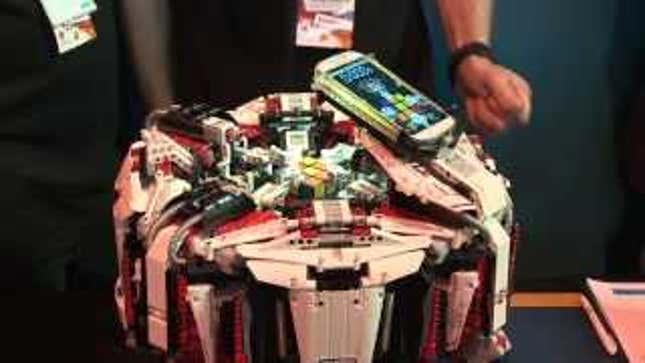 LEGO Robot Breaks Rubik's Cube World Record, Looks Badass Doing It