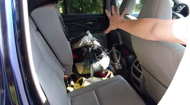 Image for article titled Mid-Size Trucks Don't Need Frames