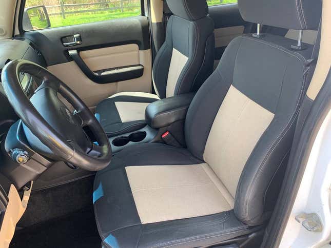 Image for article titled At $6,400, Could This 2006 Hummer H3 With a 5-Speed Have You Humming a New Tune?