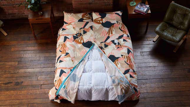 Image for article titled This Record-Breaking Duvet Cover Wants to Spare You the Hassle of Making Your Bed After Washing the Sheets