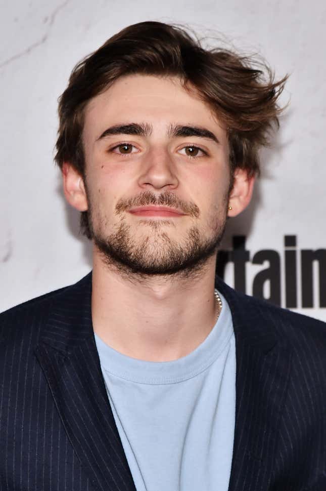 Image for article titled Do You Know What Joe Alwyn Looks Like?