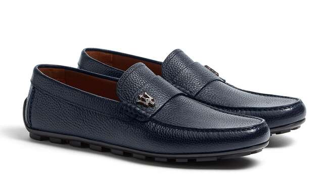 Image for article titled Some Select Items from NRA Chief Executive Wayne LaPierre's Favorite Boutique