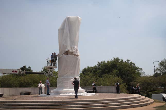 Image for article titled Chicago Temporarily Removes Columbus Statues, Paving the Way for Increased Law Enforcement in Black Neighborhoods