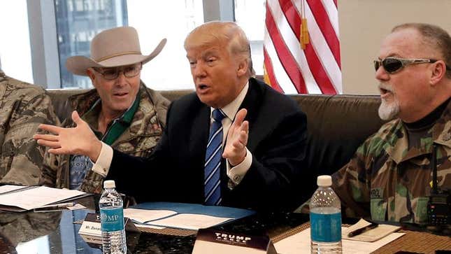 Image for article titled Trump Holds Strategy Meeting With Campaign’s Top Militia Leaders Ahead Of Election Day