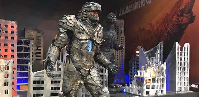 Image for article titled Man Makes Godzilla-Themed Armor Costume