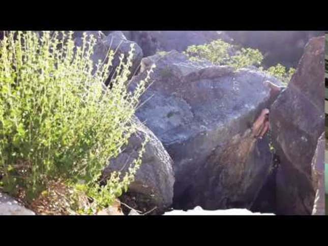 Huge Chunk Of Boulder Breaks Off In Climber's Hands