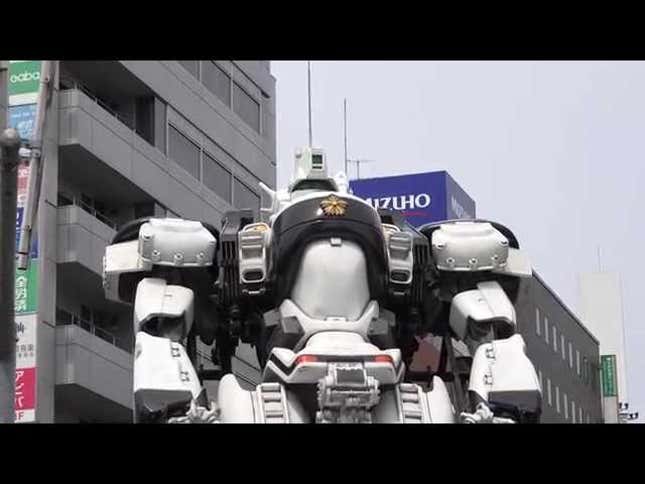 Giant Mecha Erected in Tokyo