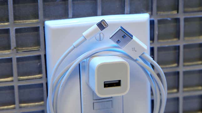 Image for article titled Apple May Finally Give iPhones Fast-Charging at No Extra Cost
