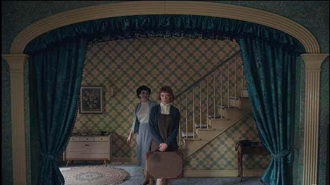 Image for article titled The Queen's Gambit Has Me Reconsidering Wallpaper