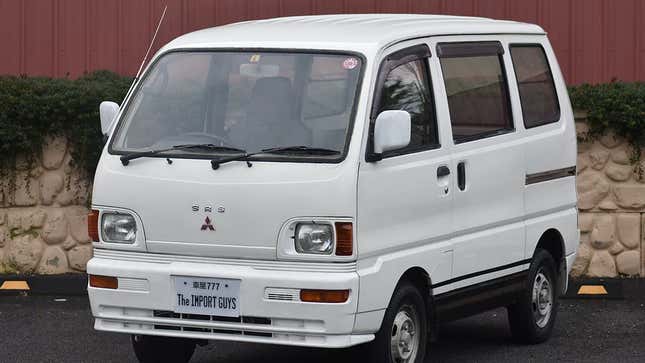 Image for article titled My Favorite Van Got Slammed Into And Now I Need Another One! What Car Should I Buy?