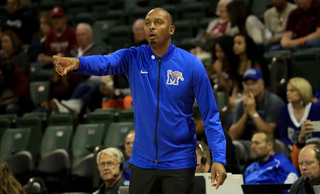 Image for article titled For Autism Awareness Day, NBA Legend Penny Hardaway Challenges You to &#39;Light It Up Blue&#39;