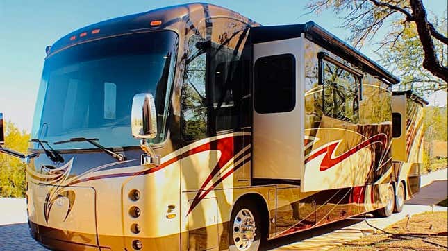 Image for article titled Bret Michaels's $170,000 Disinfected Tour RV Can Be My New Tiny Home