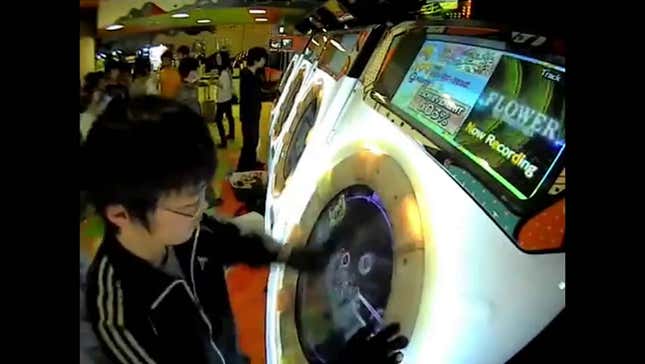 Here's a Good Time at a Japanese Arcade